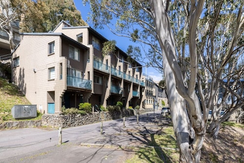 Warrina 8 | Thredbo | Large & on the Village flat