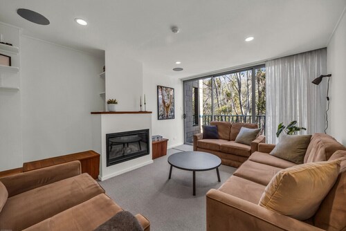 Warrina 8 | Thredbo | Large & on the Village flat