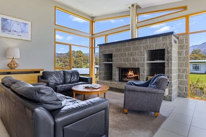 Silvercloud Chalet | Crackenback | Massive chalet