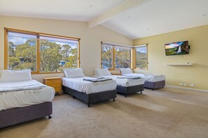 3 bedrooms, WiFi, bed sheets
