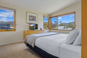 3 bedrooms, WiFi, bed sheets