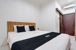Quarto casal luxo | 1 quarto, espaço de trabalho para notebook, Wi-Fi de cortesia