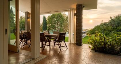 Regarda - "Villa Infinity", Stillvoll und Elegant mit privatem Pool und Seeblick