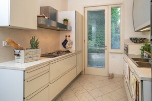 Fridge, microwave, oven, dishwasher
