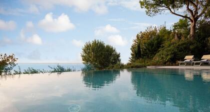 Regarda - "Villa Infinity", Stillvoll und Elegant mit privatem Pool und Seeblick