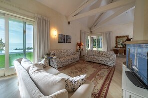 TV - Regarda - "Villa Infinity" with private pool and lake view (Bardolino)