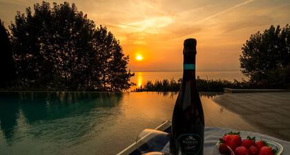 Regarda - "Villa Infinity", Stillvoll und Elegant mit privatem Pool und Seeblick
