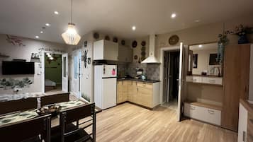 Refrigerador, placa de cocina, cafetera/tetera, tetera/pava eléctrica