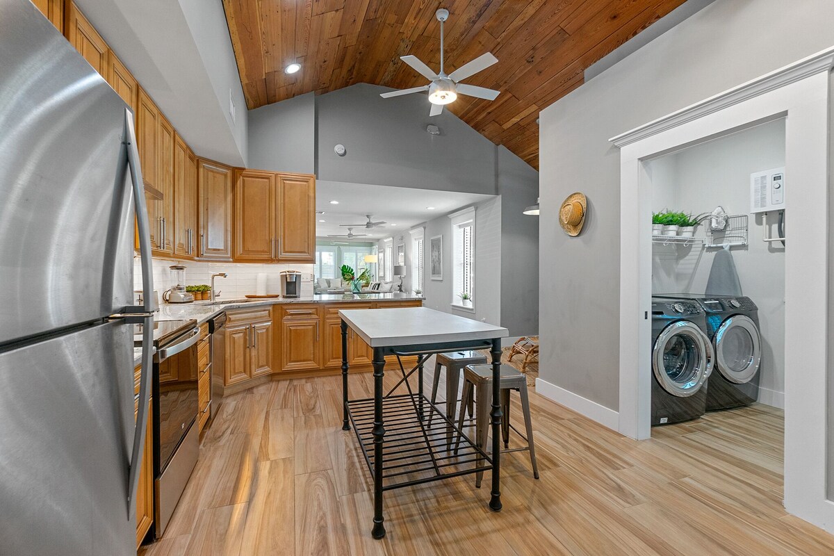 Photo 11 of 9 Sevilla St. - Heart of Downtown First Floor Flat - Pet Friendly!