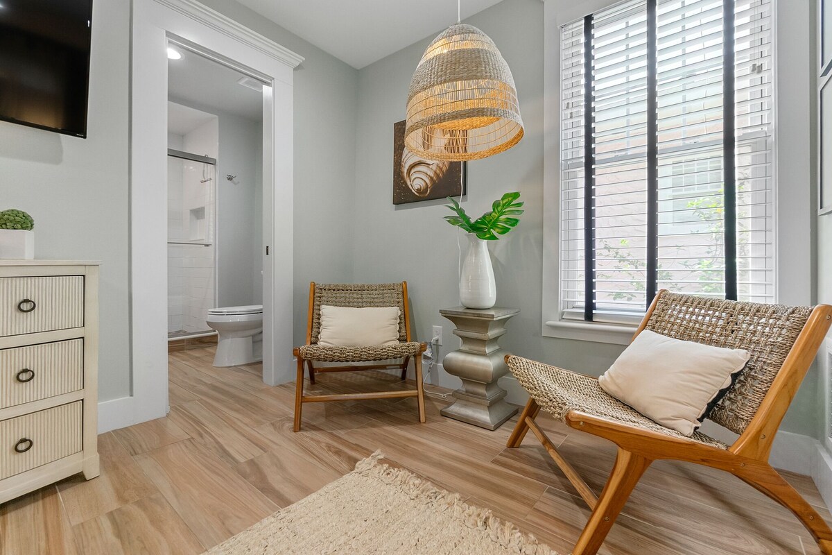 Photo 20 of 9 Sevilla St. - Heart of Downtown First Floor Flat - Pet Friendly!