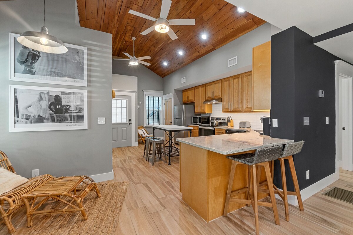 Photo 9 of 9 Sevilla St. - Heart of Downtown First Floor Flat - Pet Friendly!