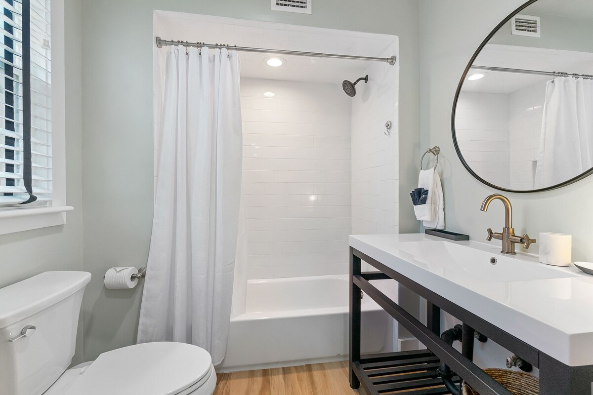 Photo 15 of 9 Sevilla St. - Heart of Downtown First Floor Flat - Pet Friendly!