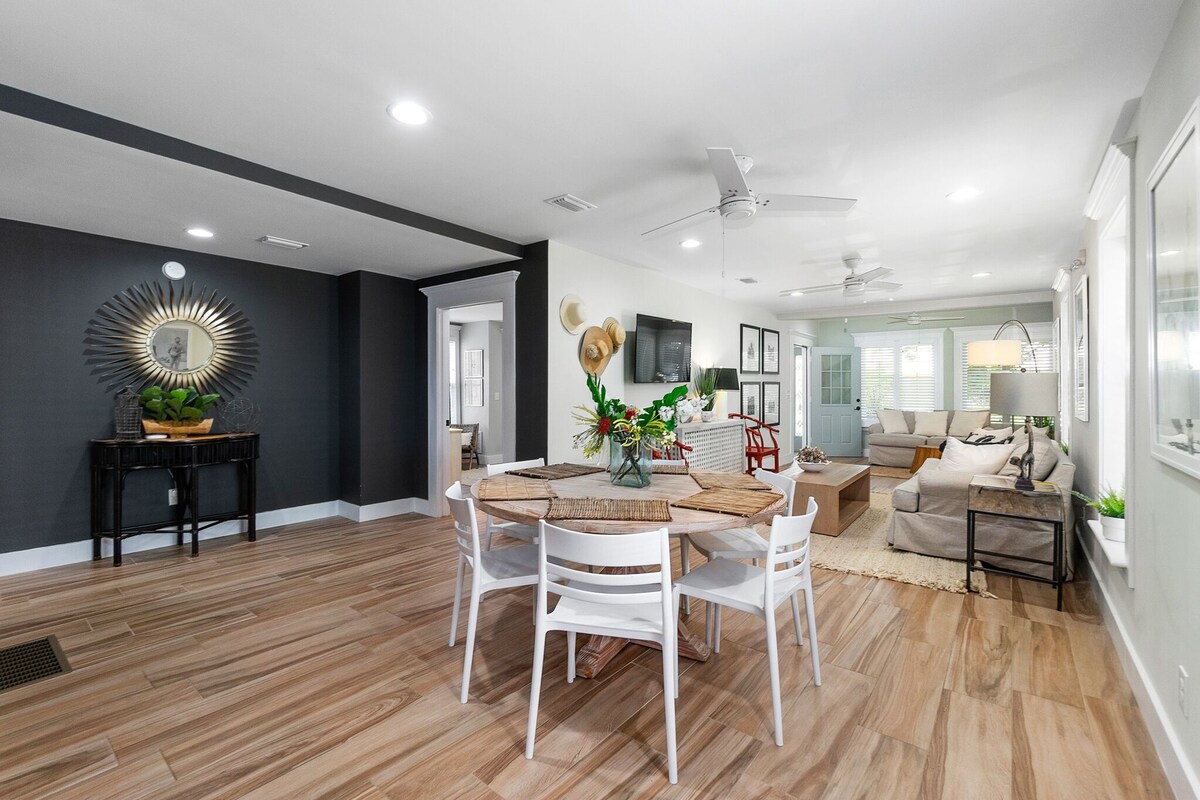 Photo 6 of 9 Sevilla St. - Heart of Downtown First Floor Flat - Pet Friendly!