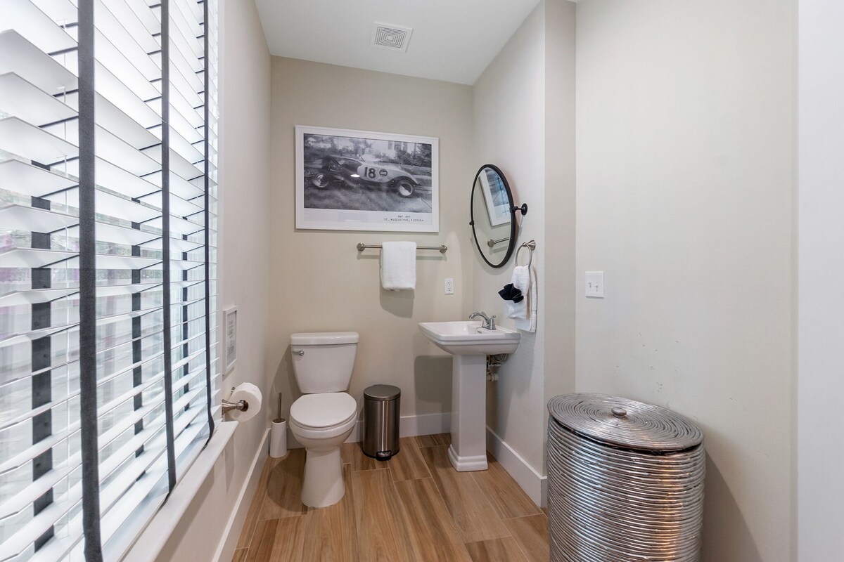 Photo 23 of 9 Sevilla St. - Heart of Downtown First Floor Flat - Pet Friendly!
