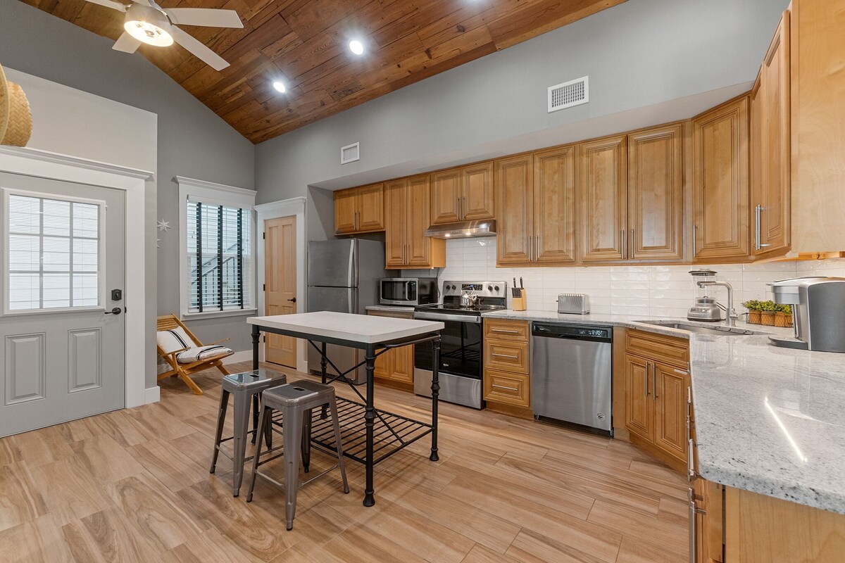 Photo 8 of 9 Sevilla St. - Heart of Downtown First Floor Flat - Pet Friendly!