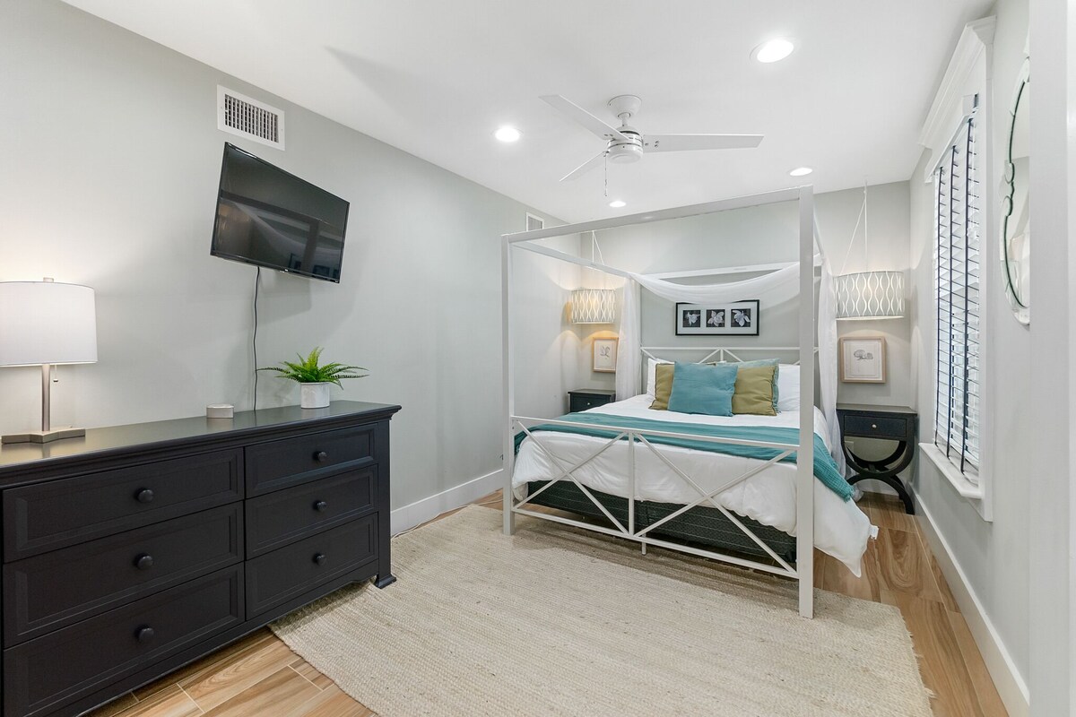 Photo 24 of 9 Sevilla St. - Heart of Downtown First Floor Flat - Pet Friendly!