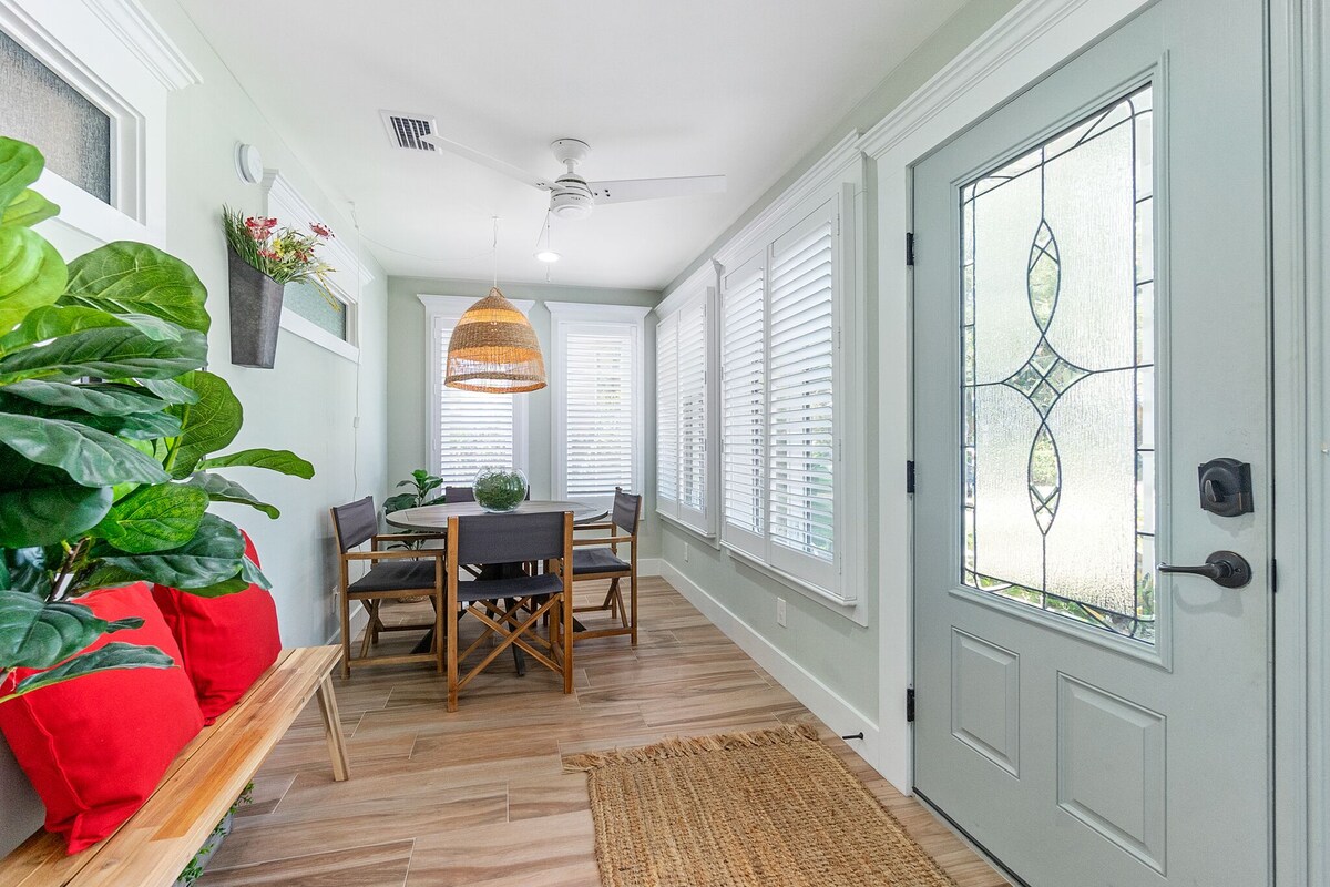 Photo 26 of 9 Sevilla St. - Heart of Downtown First Floor Flat - Pet Friendly!