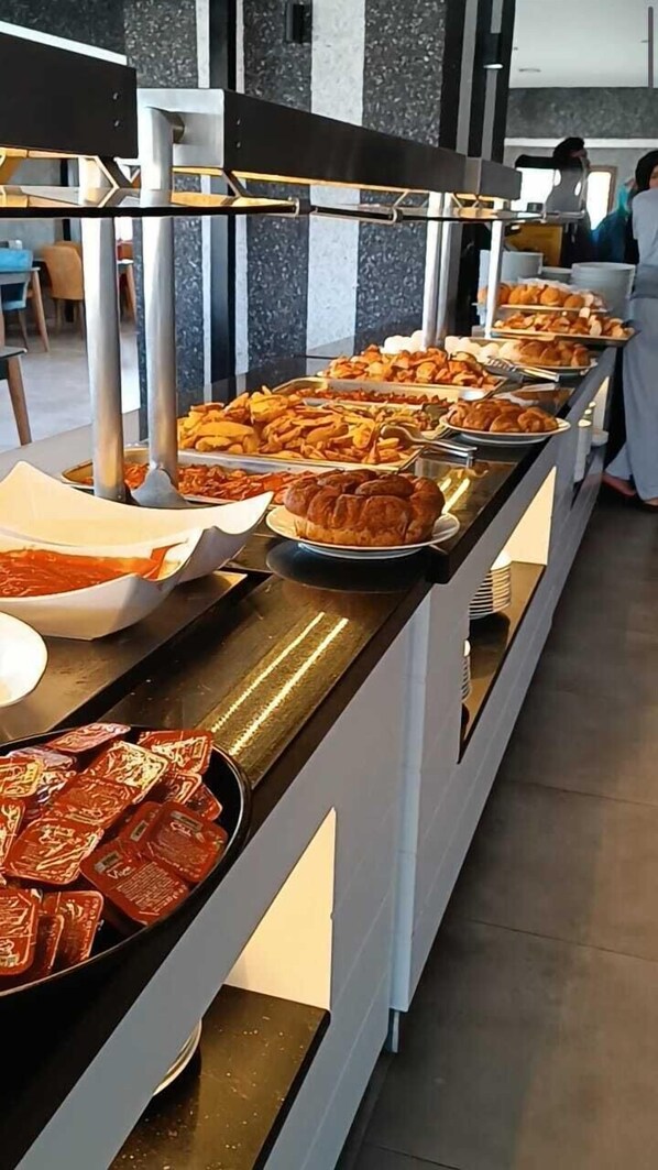 Daily buffet breakfast for a fee