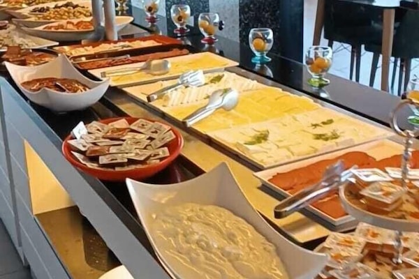 Daily buffet breakfast (TRY 1125 per person)