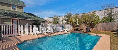 Lämmitetty uima-allas