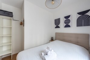 1 habitación, tabla de planchar con plancha, wifi gratis y ropa de cama 