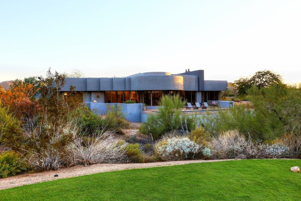 Exterior - Luxurious, Contemporary, Resort Style, 4 Bedroom, on 15th Tee of Troon North. (Scottsdale)