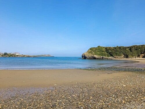 A family friendly apartment just a short stroll from a fabulous sandy beach.