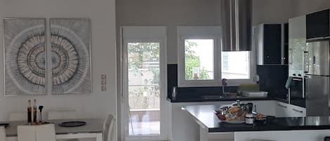 Fridge, oven, coffee/tea maker, toaster