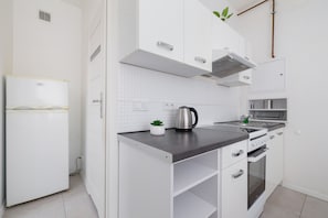 เครื่องครัว/จาน/ช้อนส้อม