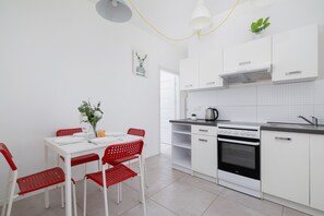 Lejlighed - 1 soveværelse - balkon | Privat køkken | Køkkentøj/tallerkener/redskaber
