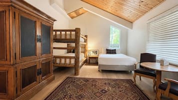 9 bedrooms, desk, iron/ironing board, travel cot