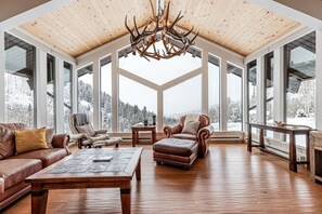 Smart TV, fireplace, table football, ping pong