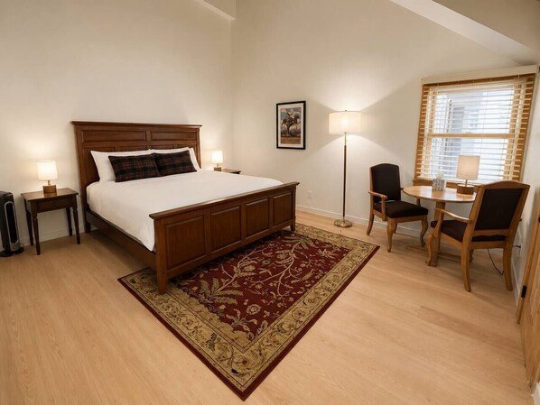 Desk, iron/ironing board, travel cot, WiFi - Private Luxury Mountain Estate w/ Views & Hot Tub (Steamboat Springs)