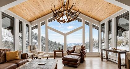 Private Luxury Mountain Estate w/ Views & Hot Tub