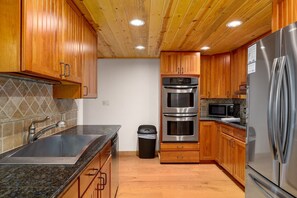 Coffee/tea maker, fridge, microwave, oven - Private Luxury Mountain Estate w/ Views & Hot Tub (Steamboat Springs)