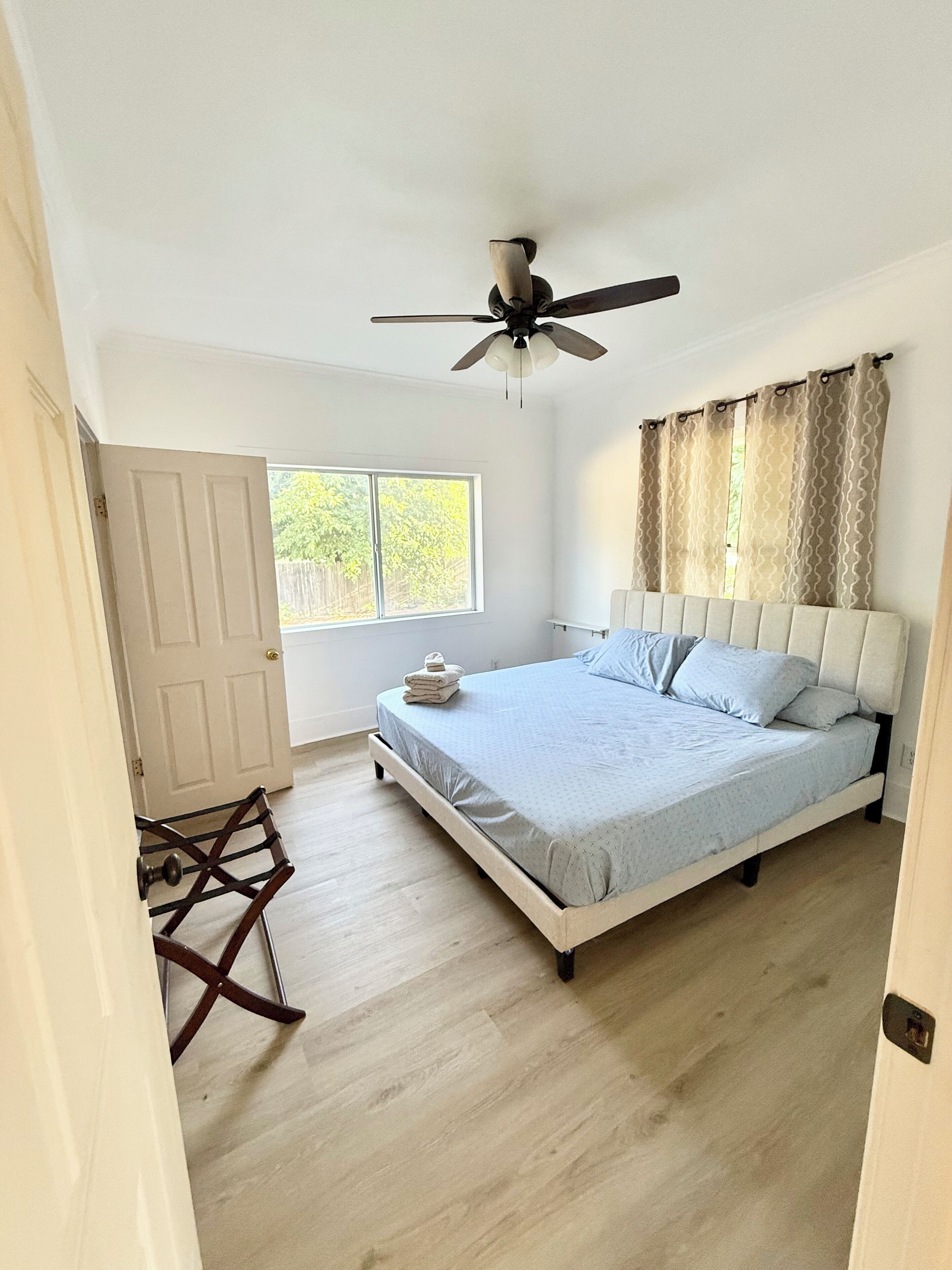 3 chambres, bureau, Wi-Fi gratuit, draps fournis