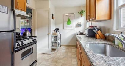 Stylish Flat with Free Parking in Downtown Albany