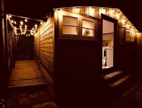 Exterior. SHINE CHALET - UNIQUE & COMFORTABLE ACCOMMODATION