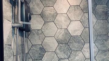 Douche, serviettes fournies