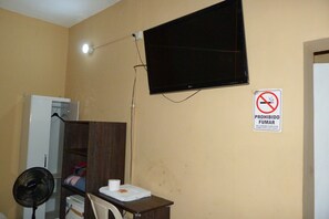 Desk, free WiFi - Pirhua Hotel (Piura)