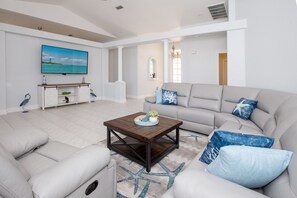 Smart TV - Prestige Waterfront Paradise: Sunset Views, Private Pool & Boat Rental Option! (Cape Coral)