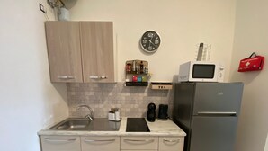 Căn hộ tiện nghi đơn giản | Bếp riêng