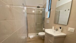 Căn hộ tiện nghi đơn giản | Phòng tắm