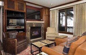 Smart TV, fireplace, stereo