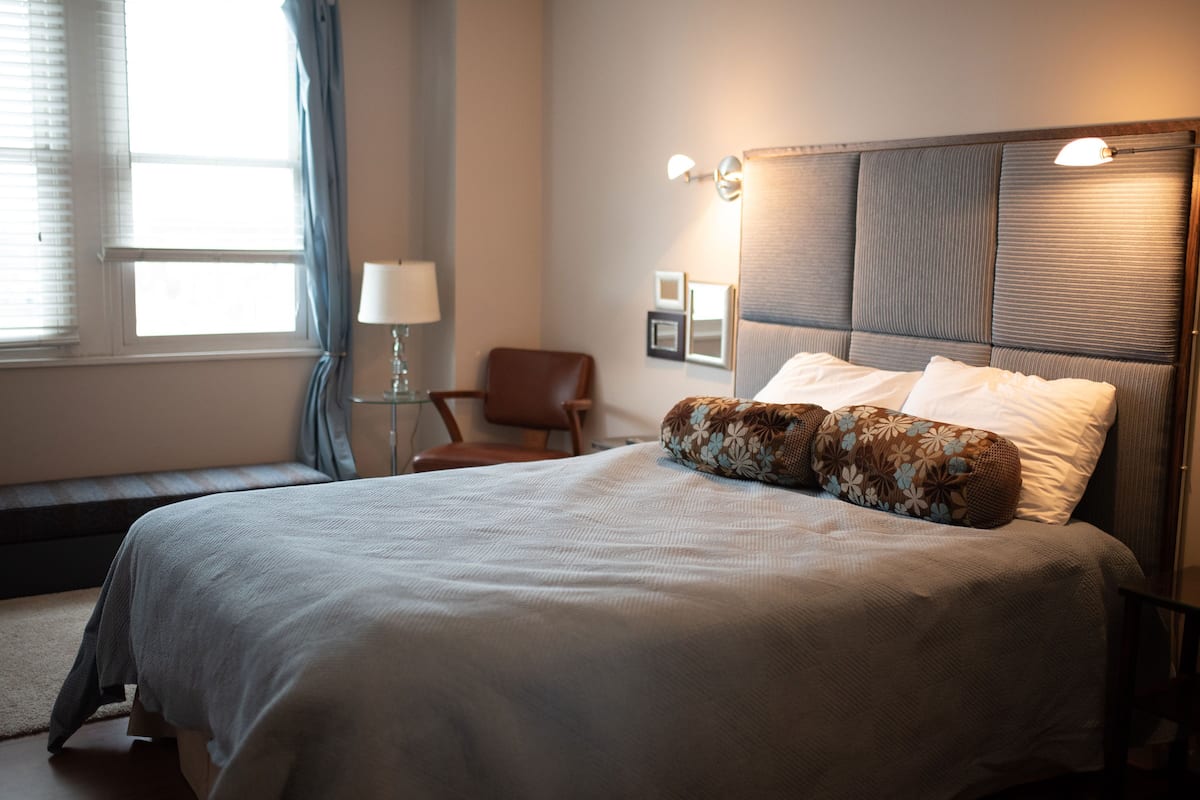 310 Double Queen Suite | Iron/ironing board, WiFi (free), individually decorated