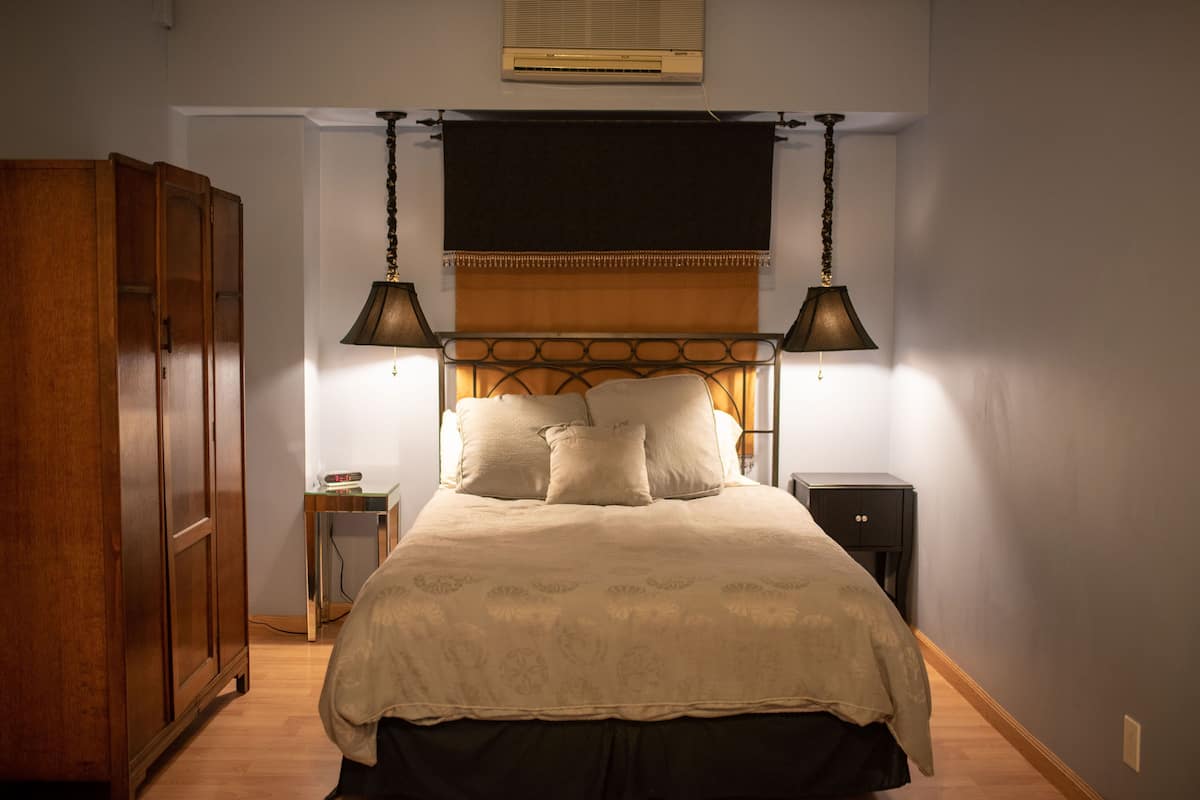 304 Studio Queen | Iron/ironing board, WiFi (free), individually decorated
