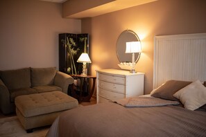 307 King Studio Suite | Individually decorated, individually furnished, iron/ironing board - FountainView Inn (Indianapolis)