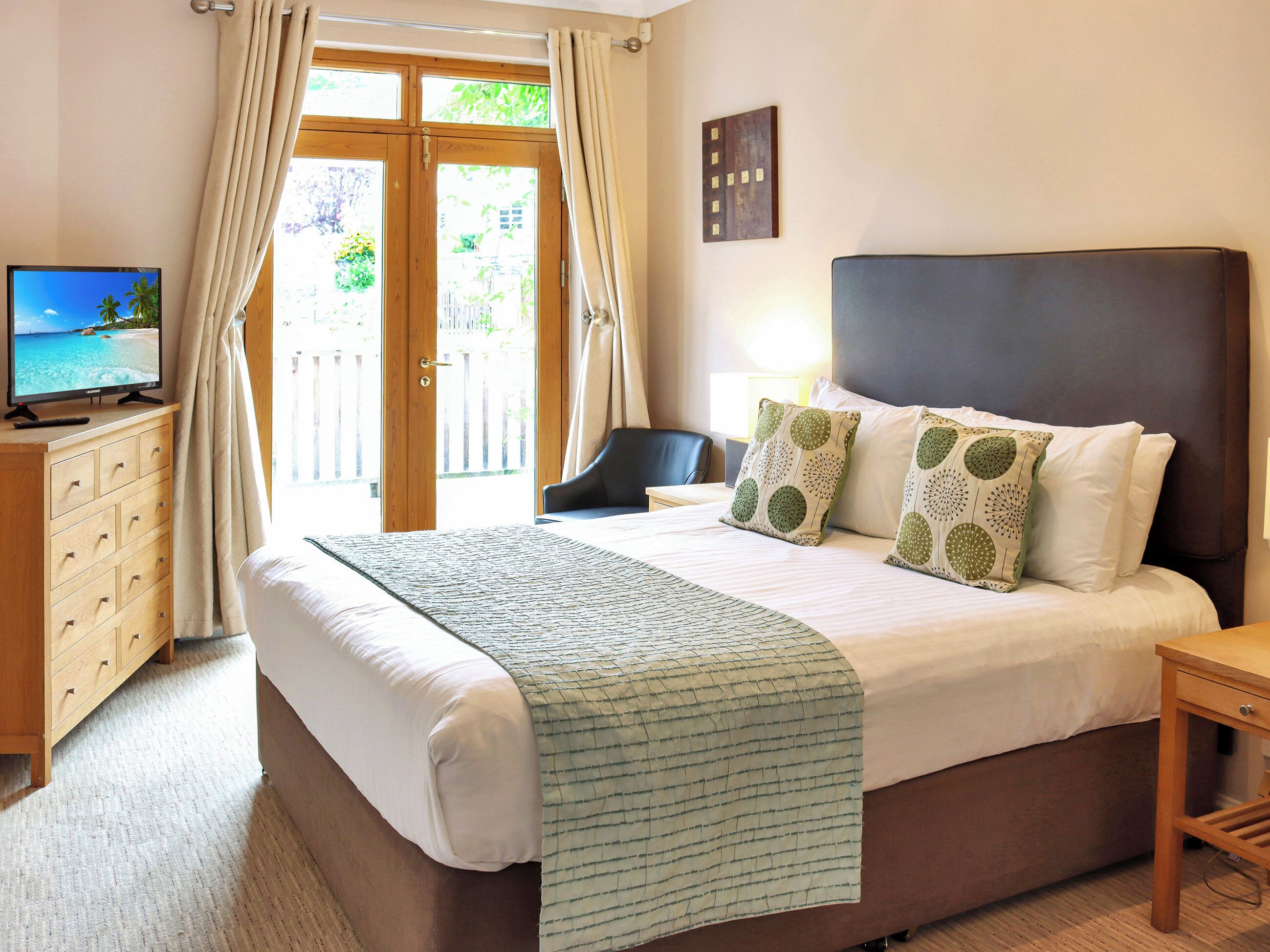 3 bedrooms, free WiFi, bed sheets