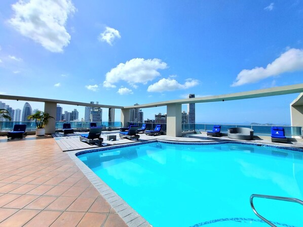 Outdoor pool - Cozy apartment, 1 bedroom. GRAND BAY, spectacular view, sunny pool (Panamá)