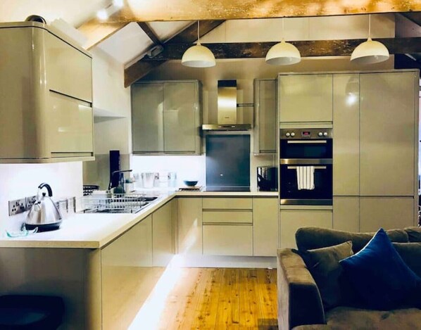 Fridge, dishwasher